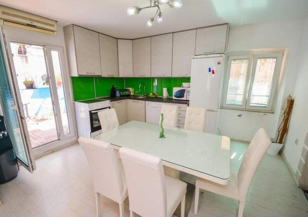 Sunstone Apartments Cattaro Esterno foto